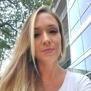 Meet your Posher, Leslie